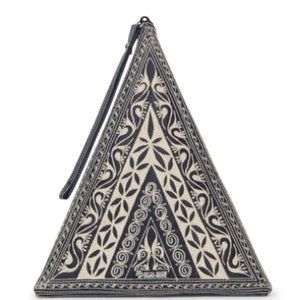 Hitam Pyramind Clutch